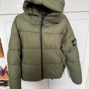 Calvin Klein Jeans Black and Green puffer Outerwear medium